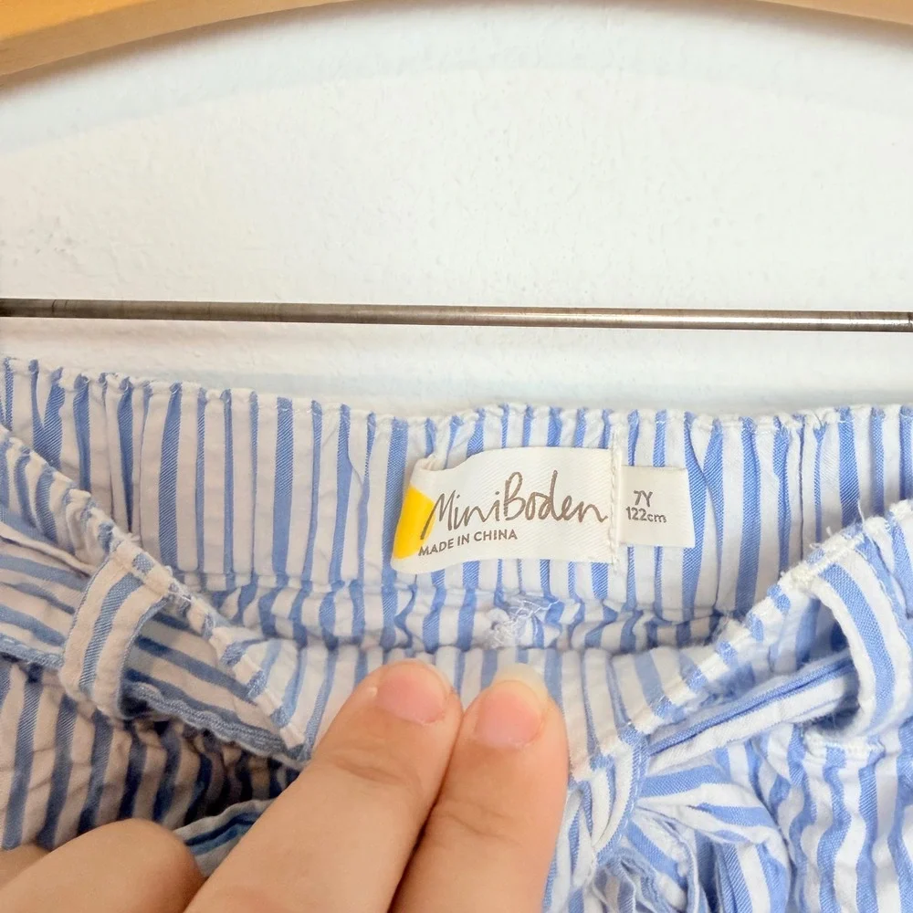 Mini Boden Girls Blue White Seersucker Striped Embroidered Floral Shorts Size 7Y